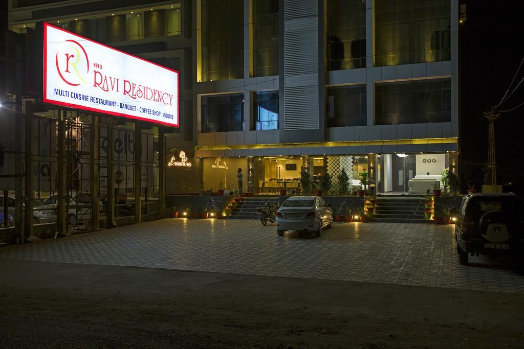 Готель Ravi Residency Morbi Екстер'єр фото