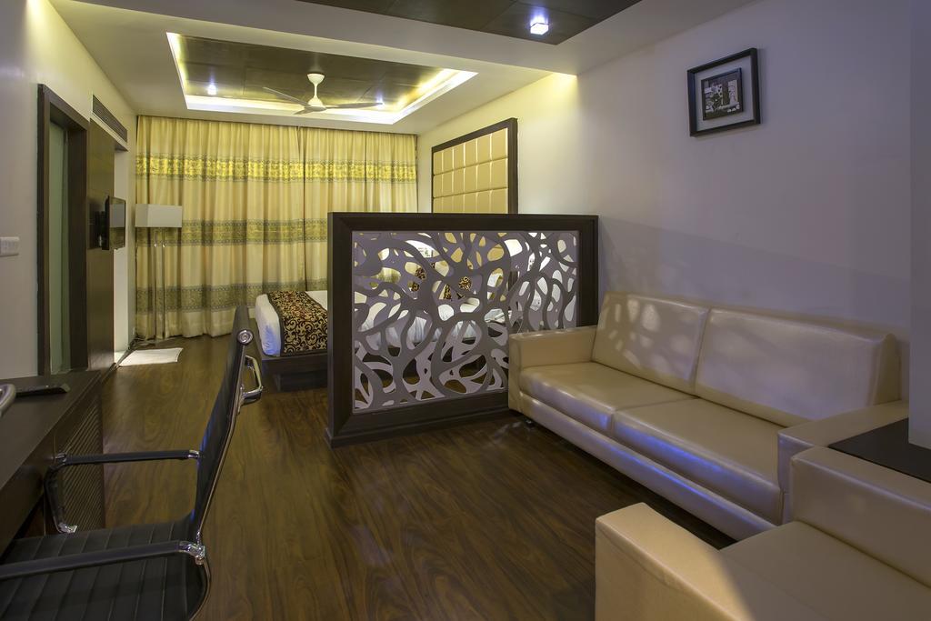 Готель Ravi Residency Morbi Номер фото