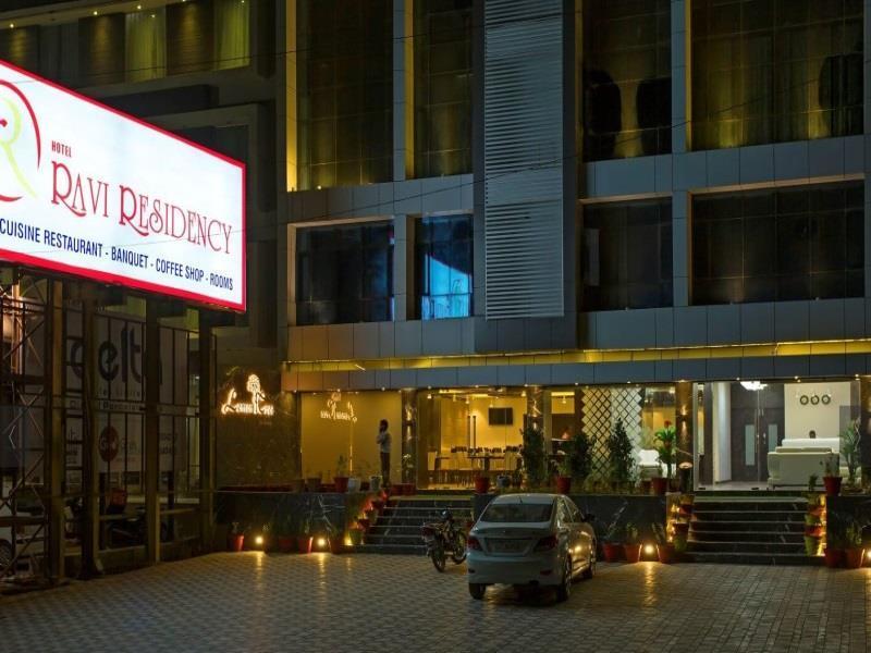 Готель Ravi Residency Morbi Екстер'єр фото
